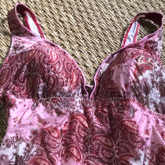 Gorgeous one-piece swim suit - Picture 2 of 5